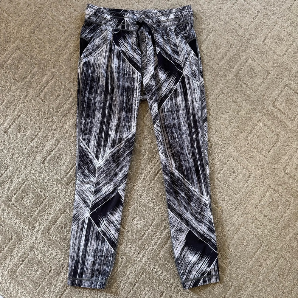 Lululemon pants - Picture 3 of 4
